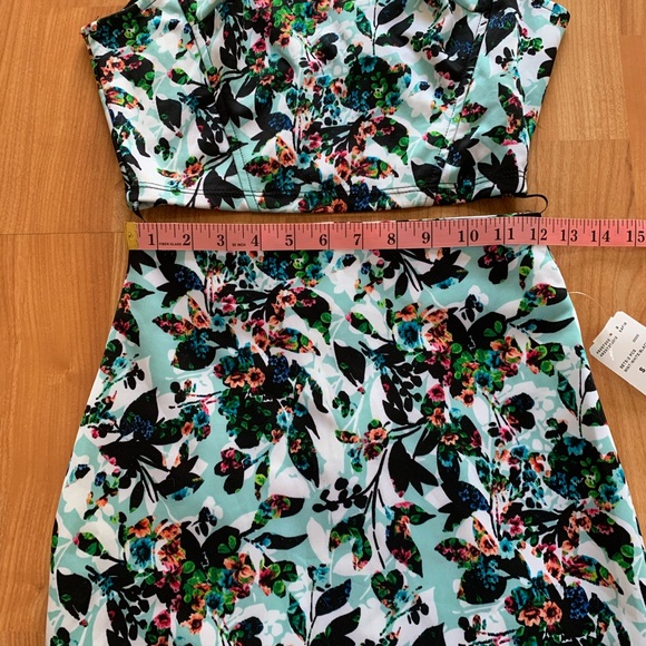 ❌SOLD❌ Forever 21 Floral Crop Top & Pencil Skirt - Picture 7 of 9